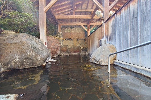 与一温泉の露天風呂