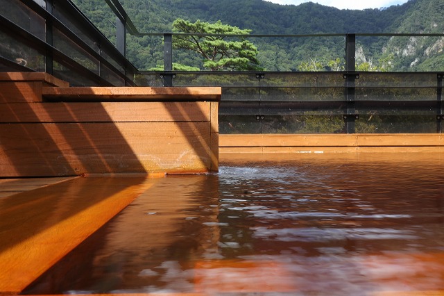 露天風呂の湯口