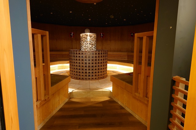 天然温泉平和島の岩盤浴室