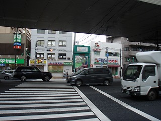 笹塚駅前の甲州街道と商店街