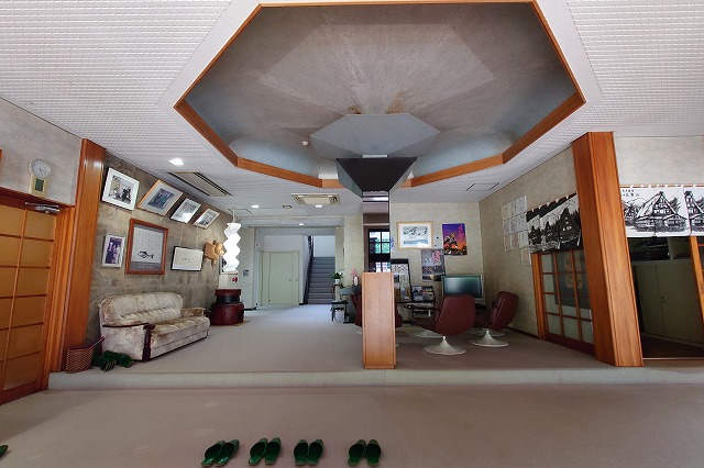 五箇山温泉　赤尾館の玄関からロビー