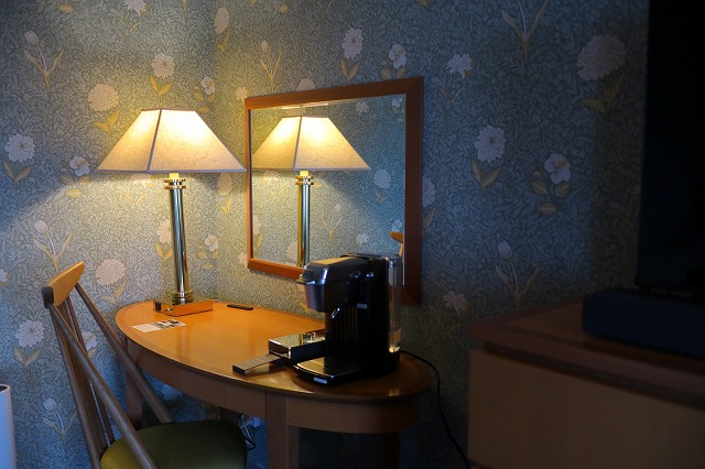 客室のテーブル