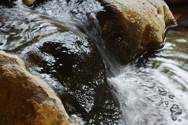 露天風呂の湯口