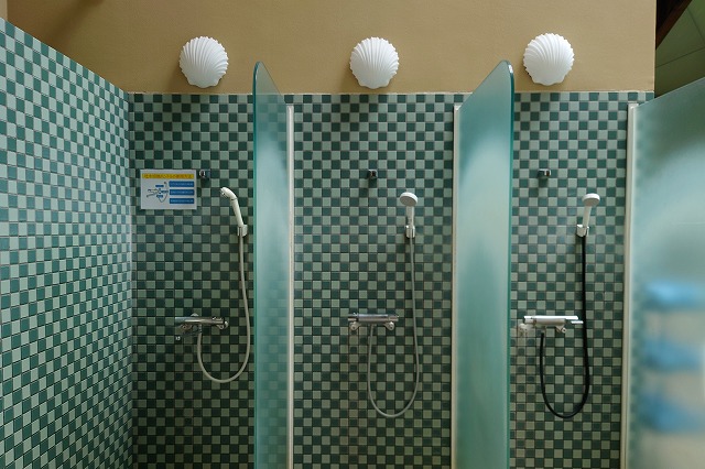 バイタルプールのシャワー