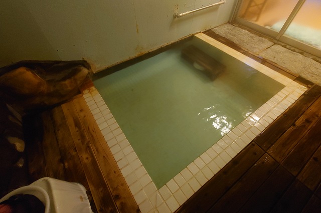 羽根沢温泉松葉荘の浴槽