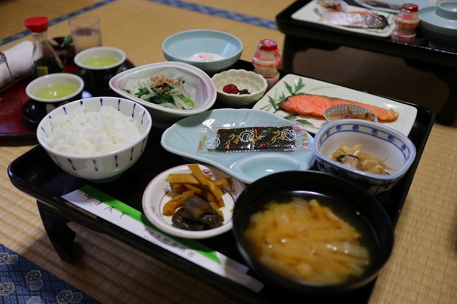 村井六助旅館の朝食