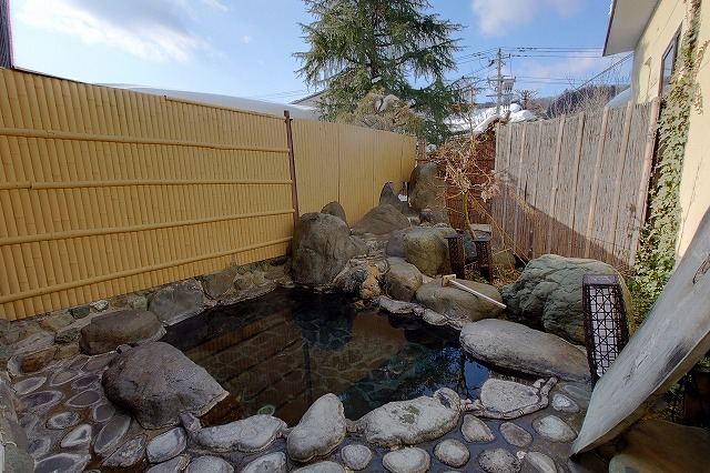 小野川温泉たかさごやの露天風呂