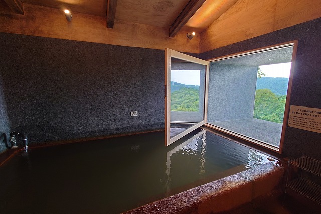 浴室の窓