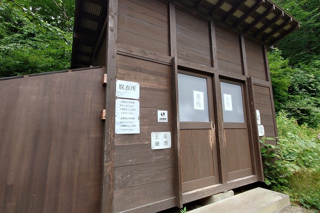 混浴露天風呂の脱衣所