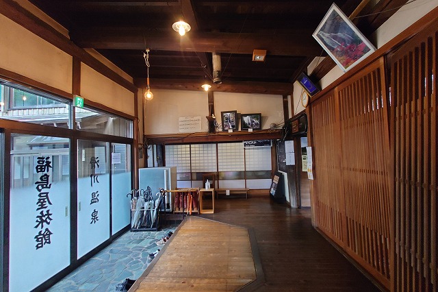 福島屋の玄関