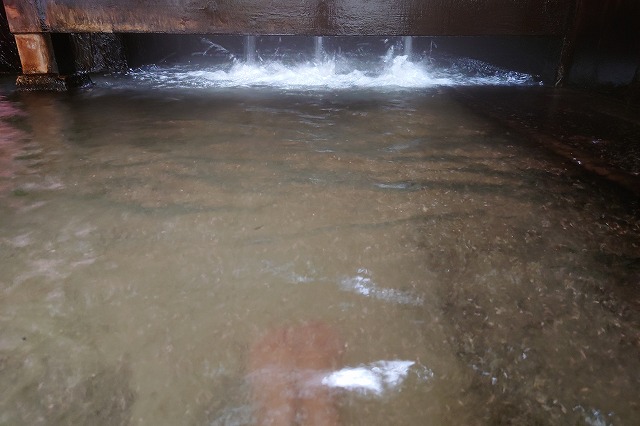 湯滝を見ながら入浴