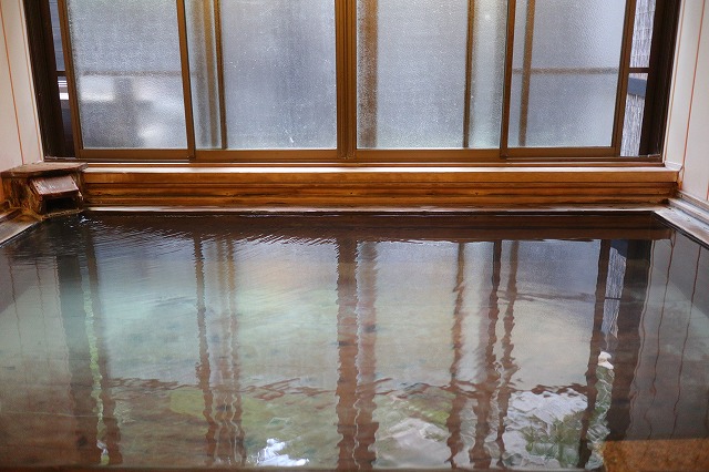 姥湯温泉の内湯のお湯