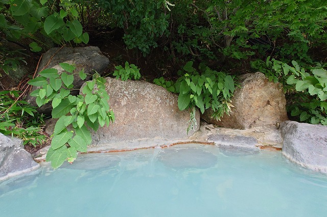 隠れ家的な瑠璃の湯