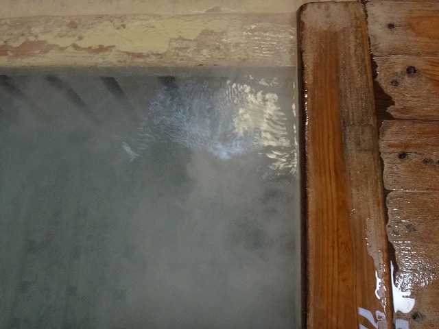 蔵王温泉　川原湯共同浴場の濁り湯