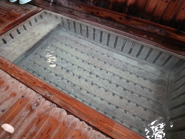 蔵王温泉川原湯共同浴場の浴槽