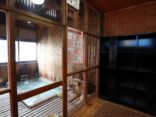 蔵王温泉下湯共同浴場の脱衣所