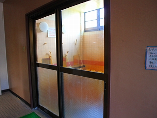 玉川温泉の浴室の戸