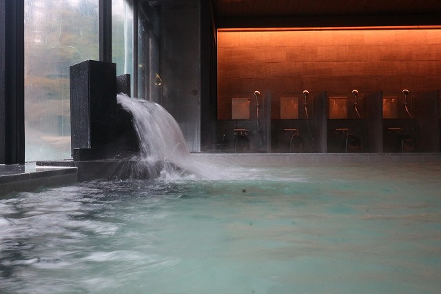 男湯内湯の湯口