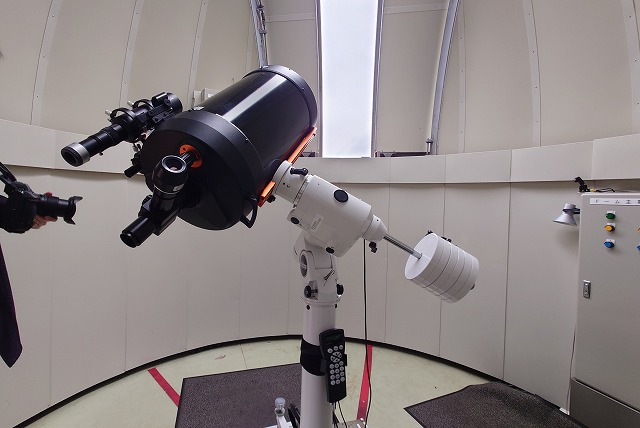 天体ドームの天体望遠鏡