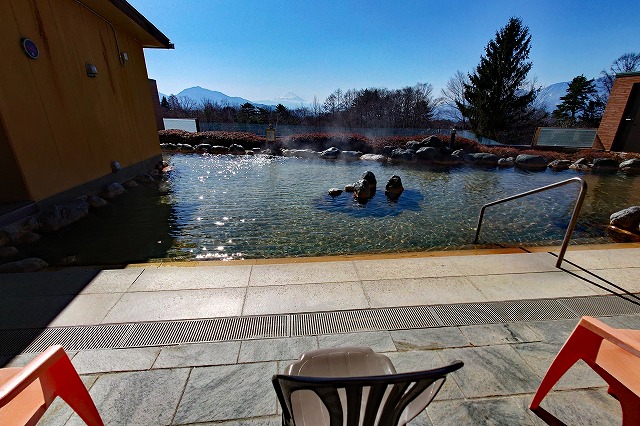 ととのいイスと露天風呂