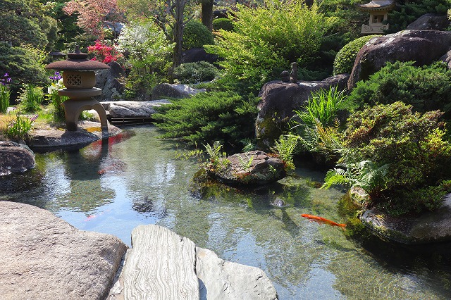 銘石の宿かげつの日本庭園
