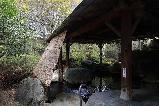 山口温泉の露天風呂