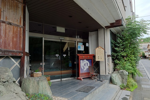 ホテル吉野の玄関