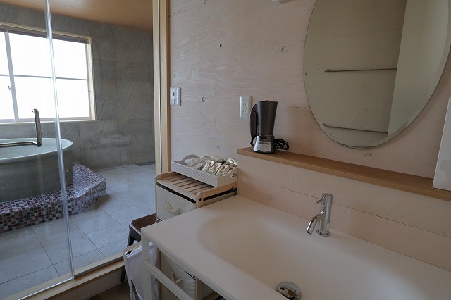 グランドーム富士忍野の洗面所と浴室