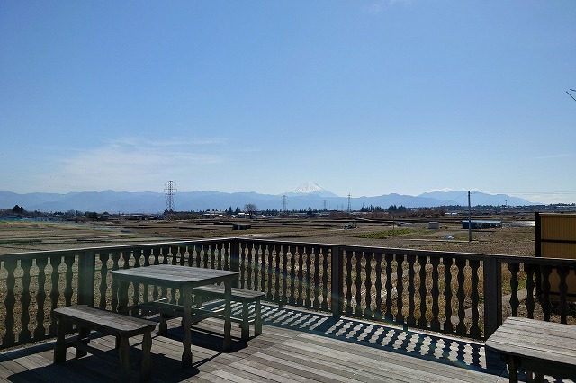 テラスと富士山