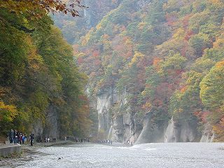 紅葉の吹割の滝