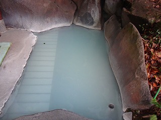 霧島湯之谷山荘の貸切露天風呂の浴槽