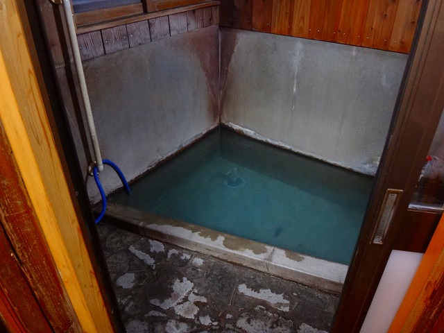 草津温泉　関の湯の浴室
