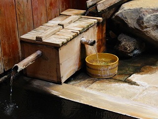 渋温泉ひしや寅蔵の延寿の湯の湯口