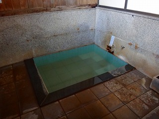 渋温泉綿の湯の浴槽
