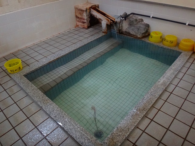 2014年の渋温泉松の湯の浴室