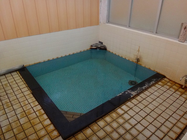 渋温泉七繰の湯の浴室