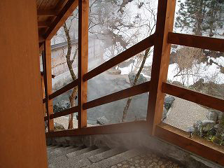 湯テルメ谷川の露天風呂への階段