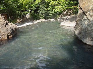 松川渓谷温泉滝の湯の混浴露天風呂