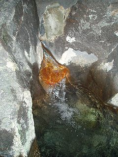 諏訪峡温泉　諏訪の湯の湯口