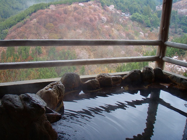 吉野山温泉 湯元宝の家(ほうのや)の絶景露天風呂