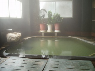東鳴子温泉まるみや旅館の混浴大浴場