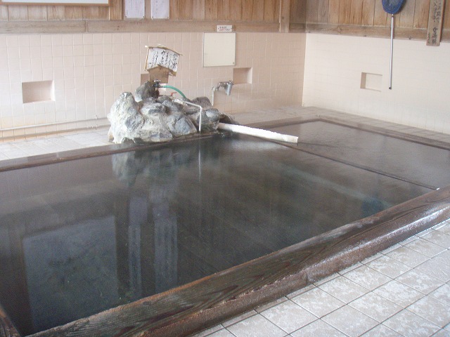 野沢温泉中尾の湯の浴室