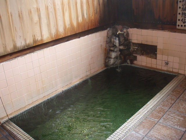 野沢温泉滝の湯の浴室