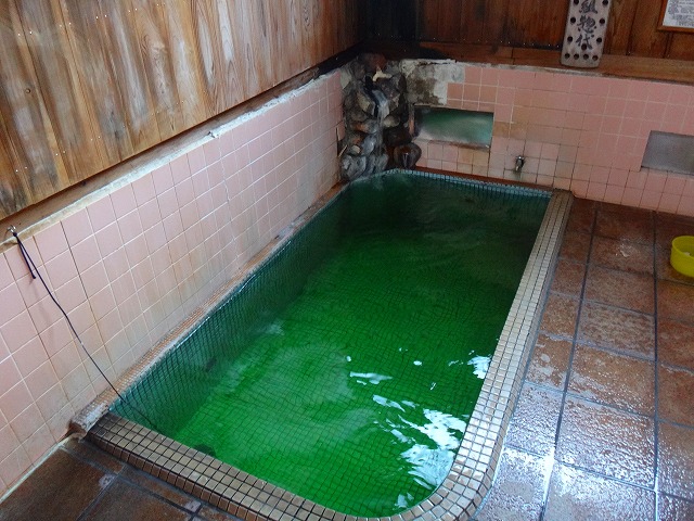 野沢温泉滝の湯の浴室