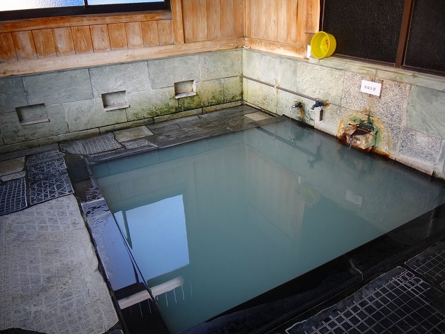 野沢温泉松葉の湯の浴室