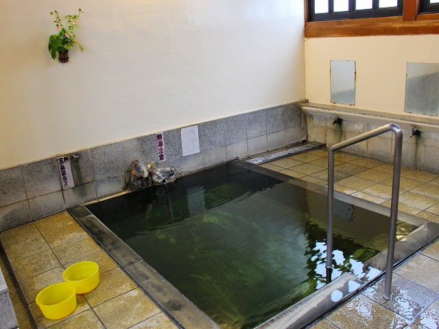 野沢温泉河原湯の浴室