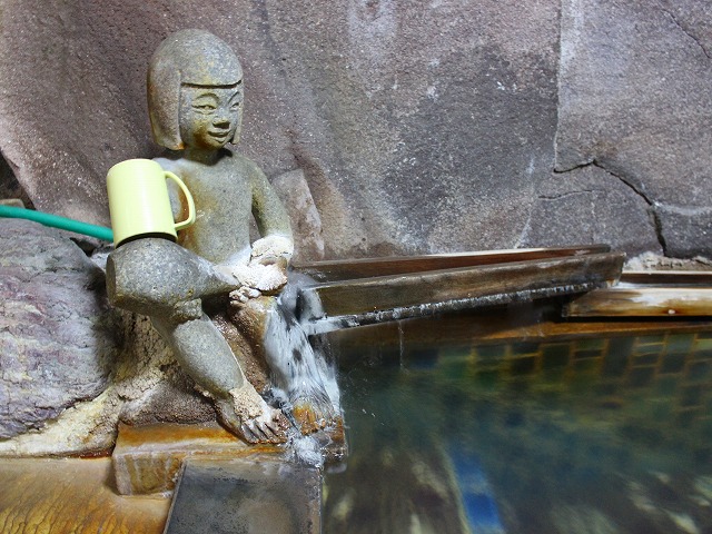 野沢温泉静泉荘の女湯の少女像の湯口
