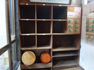 野沢温泉新田の湯の脱衣棚