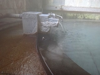 野沢温泉横落の湯の湯口