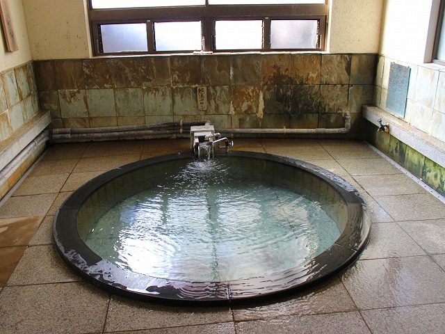 野沢温泉横落の湯の浴室